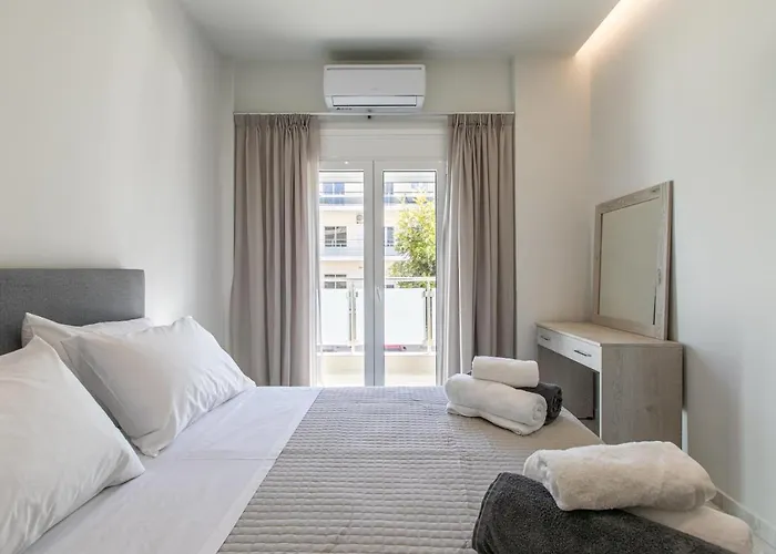 Neaira City Apartment Near The Beach