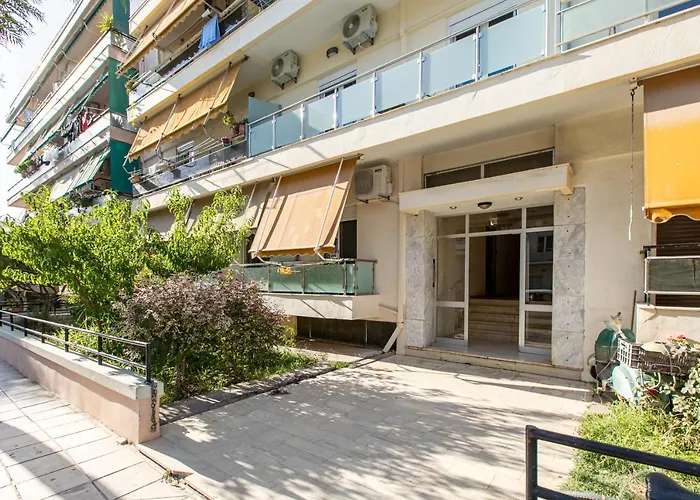 Neaira City Apartment Near The Beach